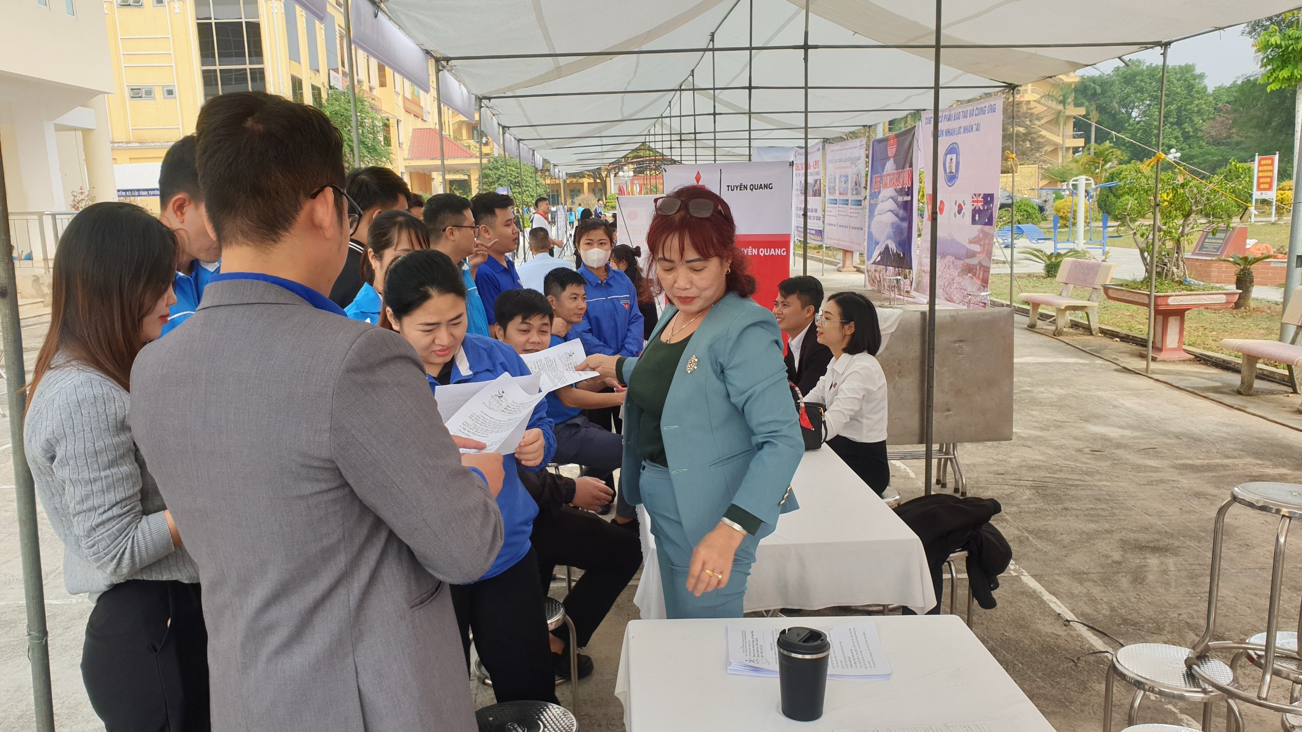 Đoàn viên thanh niên thành phố hưởng ứng Phiên giao dịch việc làm thành phố Tuyên Quang năm 2023