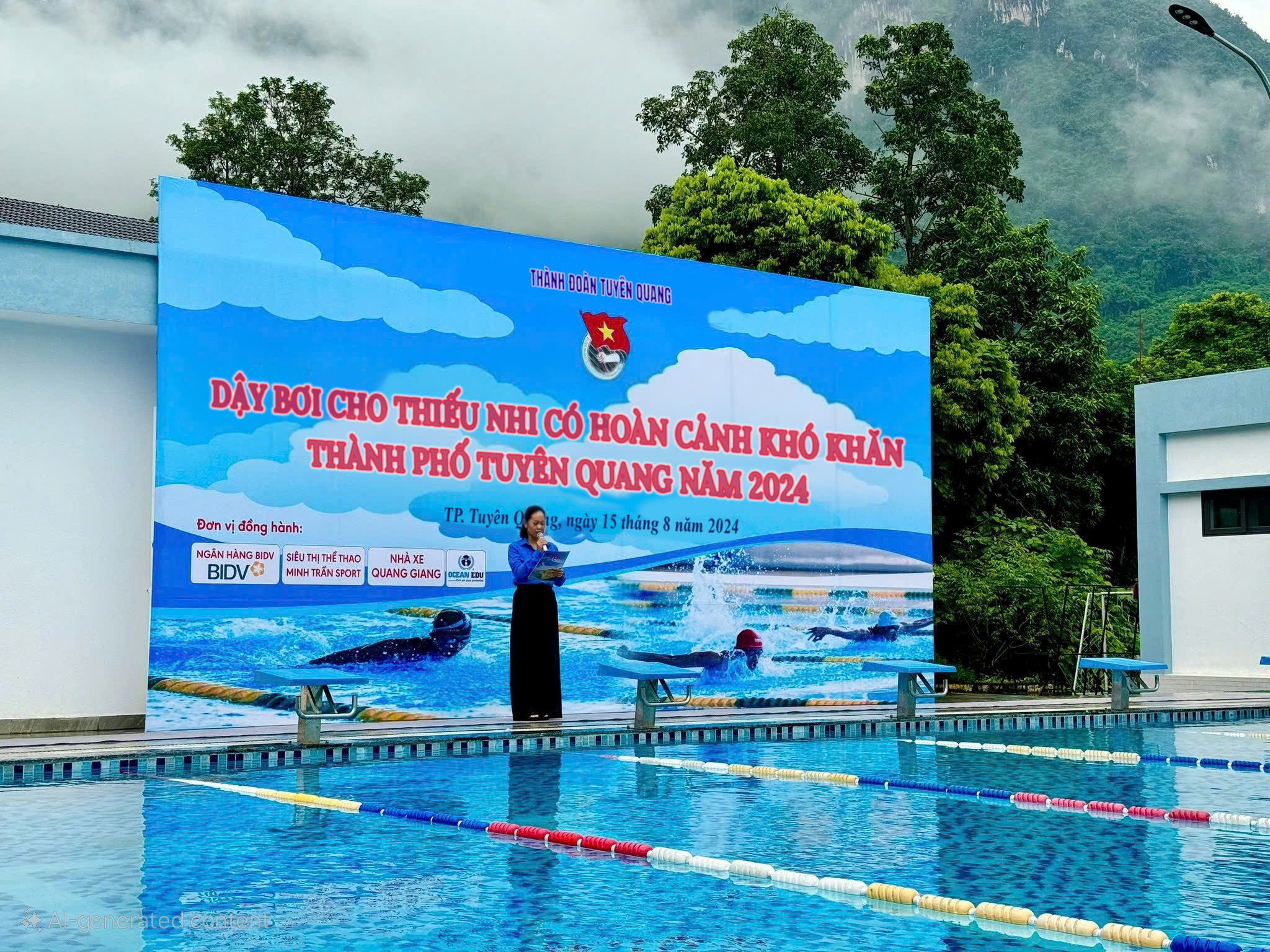 Thành đoàn Tuyên Quang dạy bơi miễn phí cho học sinh có hoàn cảnh khó khăn
